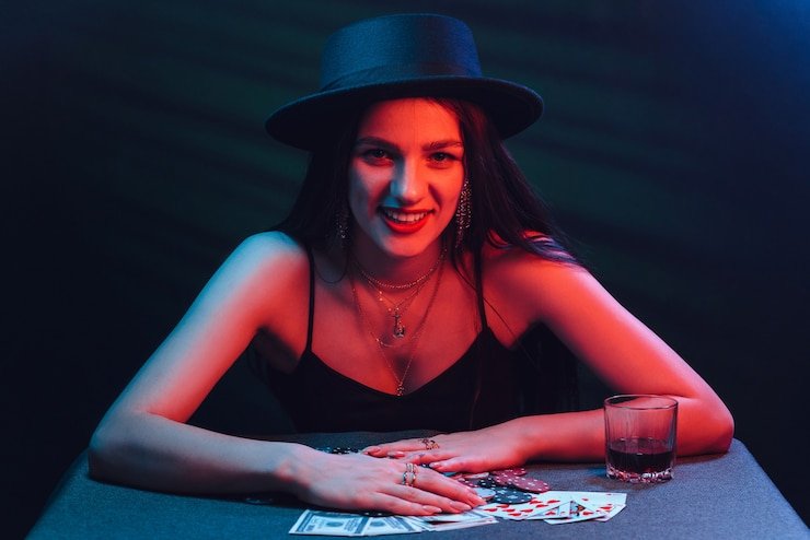 Tabel pembayaran Wolf Gold yang menunjukkan nilai setiap simbol dan fitur bonus